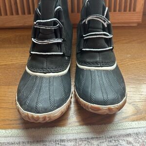 Sorel Out n About Leather boots sz 7.5